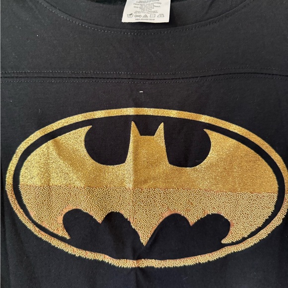 Batman Black Tee with Gold Beaded Emblem and detachable cape - Picture 2 of 6